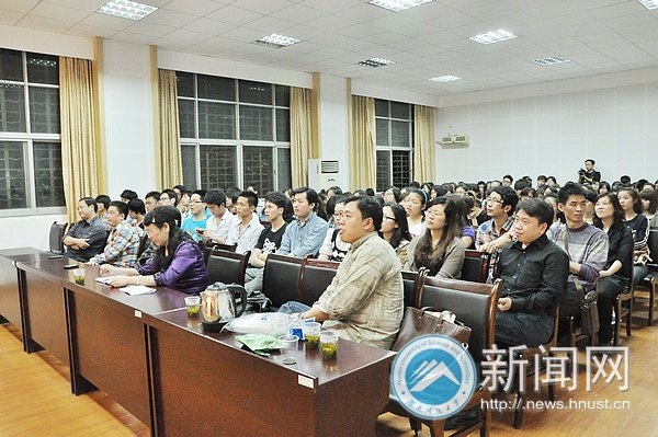 旅美著名指挥家、音乐教育家苏文星来湖南科技大学讲学