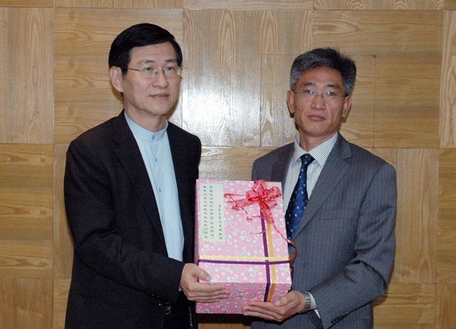 副书记郑明珍率团访问台湾高校