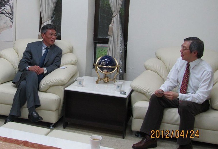 副书记郑明珍率团访问台湾高校