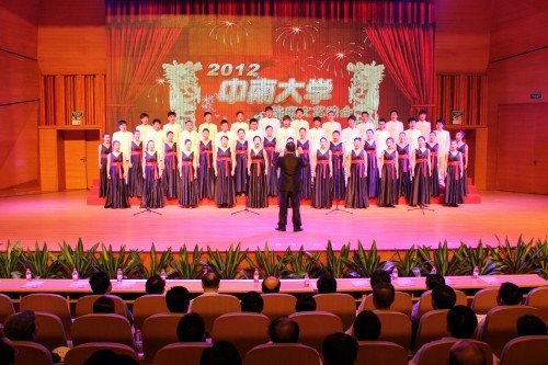 ��ףѧУ�ϲ��齨12�����������Ừ������