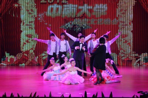 ��ףѧУ�ϲ��齨12�����������Ừ������