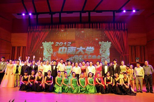 ��ףѧУ�ϲ��齨12�����������Ừ������