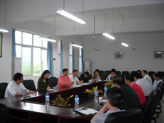 雷寒校长主持召开院系教育教学工作专题会议