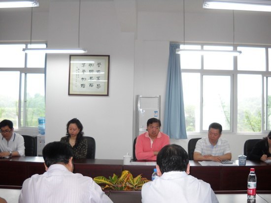 雷寒校长主持召开院系教育教学工作专题会议