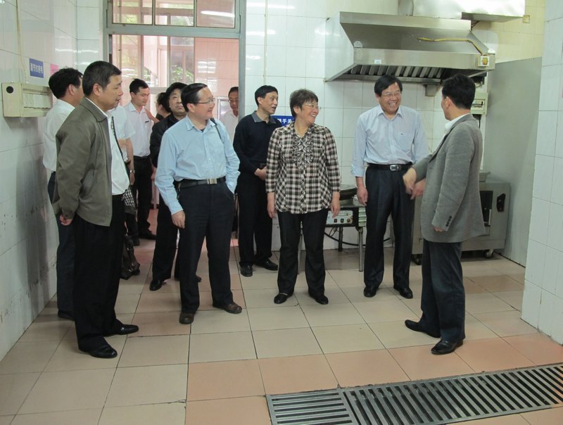 ����ѧԺ���ڷ�������ѧ��ʳ��˳��ͨ����8S���淶�������׶�������