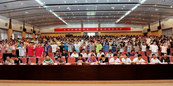 三明学院隆重举行纪念建团90周年、五四运动93周年大会暨2012年校园文化艺术节开幕式