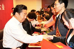 山东高校十大优秀学生表彰大会在济南大学举行