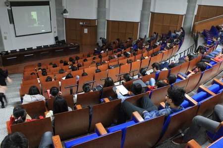 ����ѧԺ��֯ѧ���ۿ���Ӱ��Ǯѧɭ��