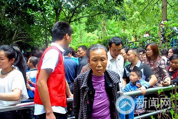 文明劝导 志愿韶山行