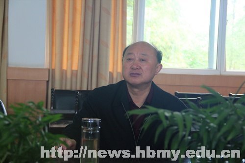 胡茂成调研武陵山减贫研究院建设情况