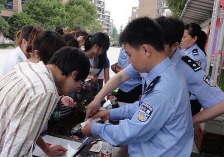 台州学院联合公安部门举办“防范超市”进校园活动