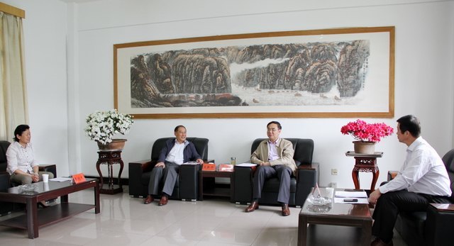 毕小彬代市长来皖西学院视察