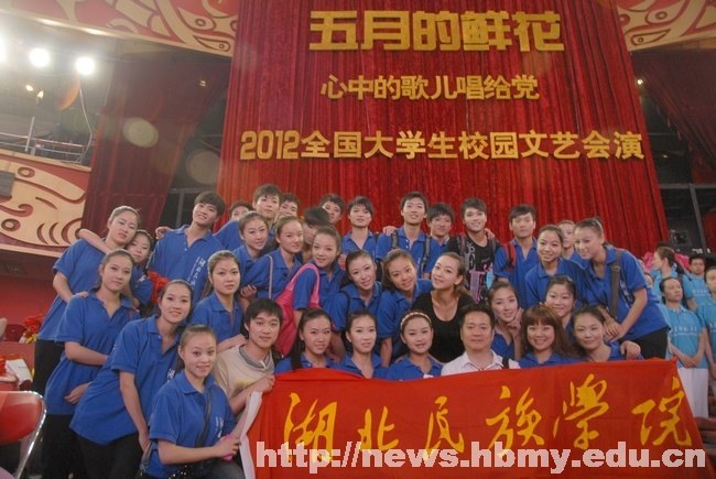 五月鲜花再绽放 幸福歌儿唱给党