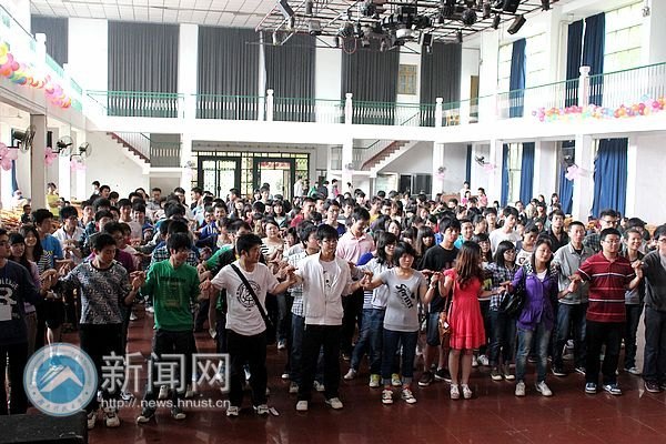 “心理健康月”开幕 “呵护心灵号”起航