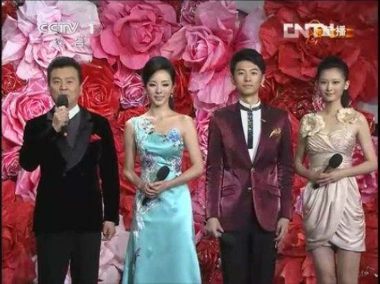 影视学院袁昌盛同学担纲央视“五四”晚会主持