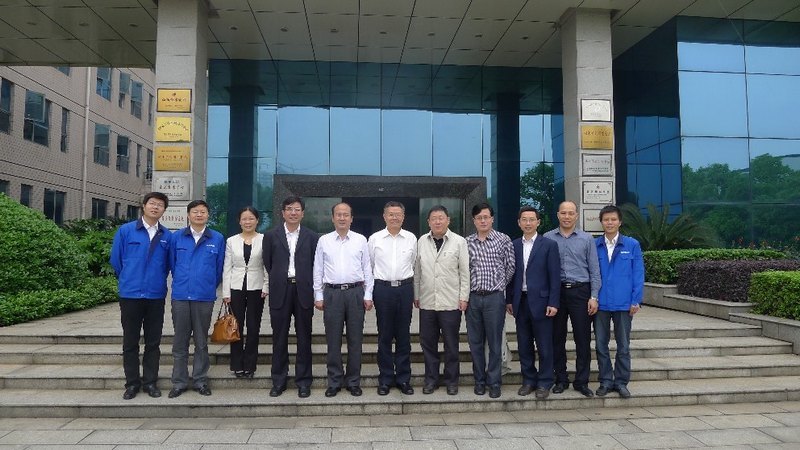 У��ί�����Ӧ���ʶӸ����Ͽ�չУ�����Ǣ̸