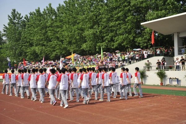 �Ͼ���ѧ����ѧԺ¡�ؾ��е��߽��ﾶ�˶���