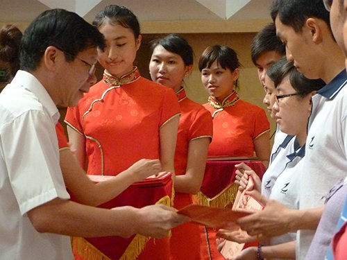 ����ѧԺʦ��¡�ؼ��ᡡ������Ž���90���겢�����Ƚ�