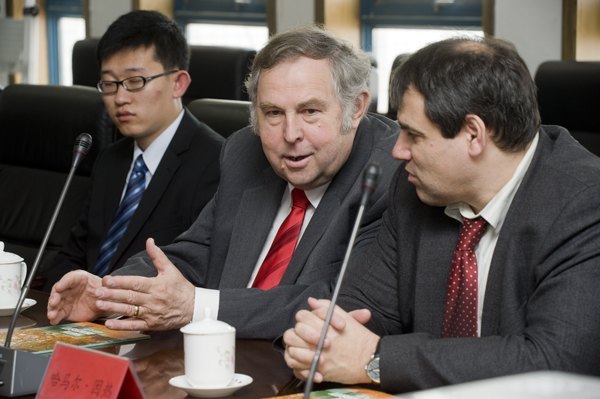 ��������ʲ�ƶ��Ĵ�ѧ����������