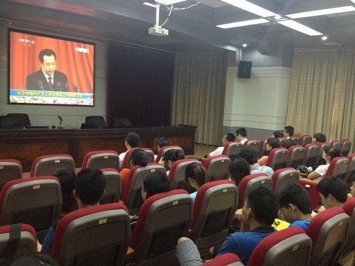 �㶫ʯ�ͻ���ѧԺ��������֯�տ���������90������ֱ��