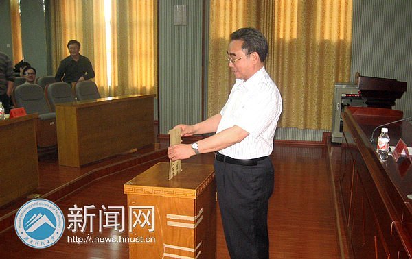 ���ص�ί�����ʡ֯���ذ������ľ�����ʽ����