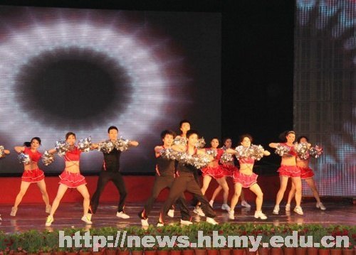 湖北民族学院教师被评为“恩施州跨越发展青年先锋”