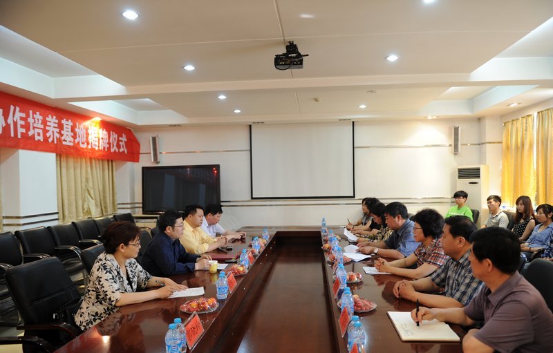 ���ݴ�ѧ����ѧԺ�о�������Э���������ؽ�����ʽ�ڱ���ѧԺ����