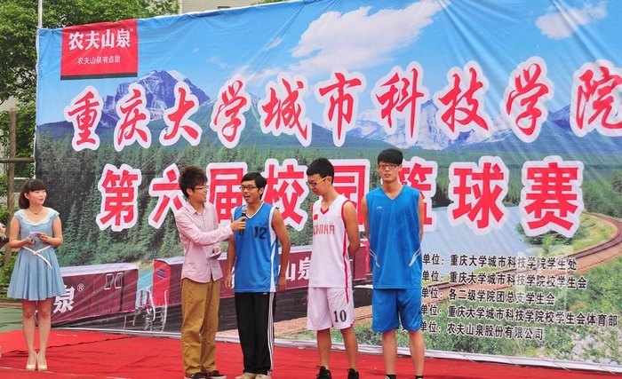 �ͷ��ഺ   ��������ѧԺ������У԰������¡�ؿ�Ļʽ