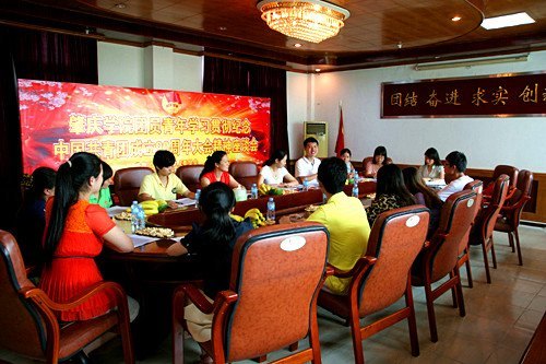 ��Ա������̸��������Ľ���������Ϊ��������ഺ����