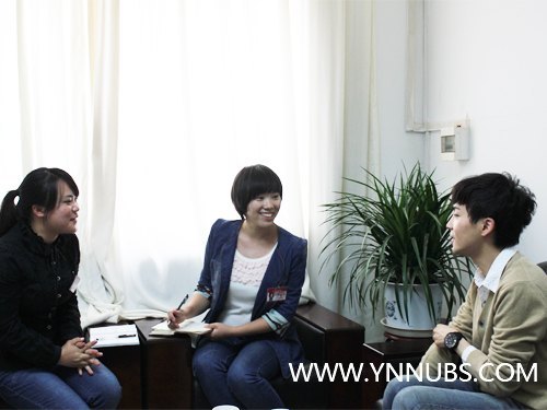 话剧《男闺蜜》媒体见面会在云南师范大学商学院举行 沈凌等主创“空降”商院