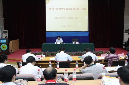 ����������������ʦ��ѧԺ��ר�ⱨ�桪�������ʦ�����ĸ� ���Խ�ʦ������ѧ��ɫ��ѧϰ���ۻ֮��