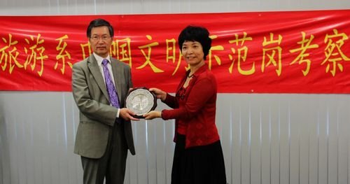 旅游系女教师赴香港中文大学等考察交流学习