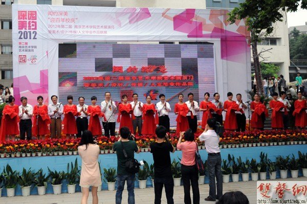 2012��ҵչʢ��Ļ&nbsp;ǧ�����Ʒ���ʵ�̨