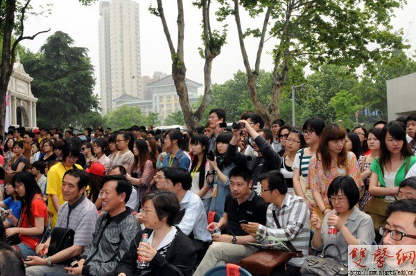 2012��ҵչʢ��Ļ&nbsp;ǧ�����Ʒ���ʵ�̨