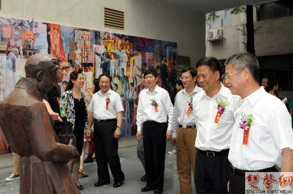 2012��ҵչʢ��Ļ&nbsp;ǧ�����Ʒ���ʵ�̨