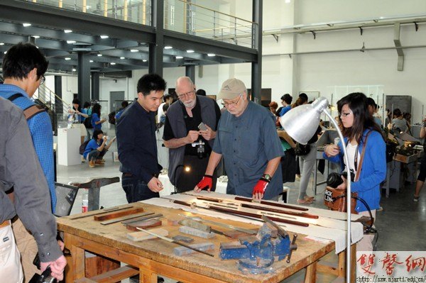 2012��ҵչʢ��Ļ&nbsp;ǧ�����Ʒ���ʵ�̨