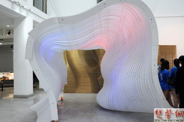 2012��ҵչʢ��Ļ&nbsp;ǧ�����Ʒ���ʵ�̨