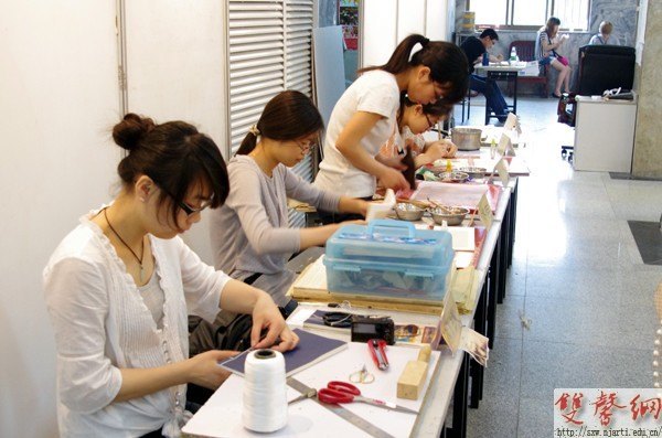 2012��ҵչʢ��Ļ&nbsp;ǧ�����Ʒ���ʵ�̨