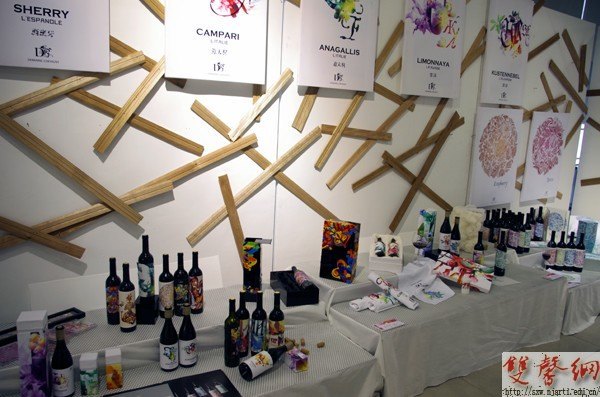 2012��ҵչʢ��Ļ&nbsp;ǧ�����Ʒ���ʵ�̨