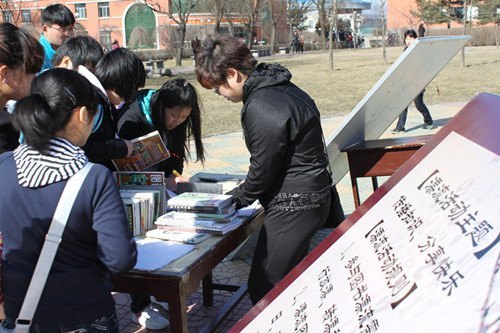 图书馆“品味书香”系列活动圆满结束