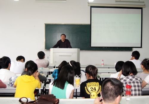 张明龙副校长参加医学院主题班会