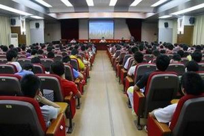 �㶫ʡһ���������������ָ��Ա��ѵ���ڹ㶫ʯ�ͻ���ѧԺ����