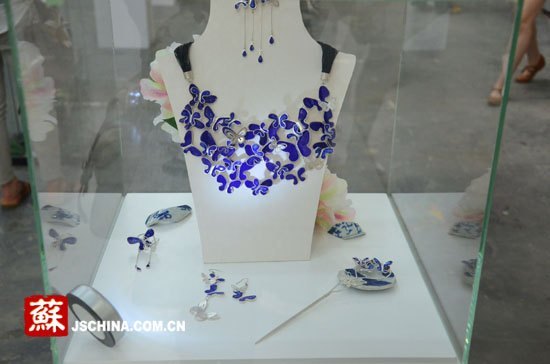 ʮ���ý�弯�б����Ͼ�����ѧԺ2012��ҵչ