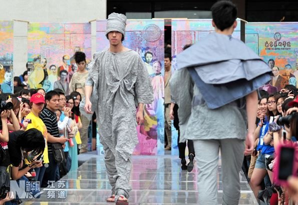 ʮ���ý�弯�б����Ͼ�����ѧԺ2012��ҵչ