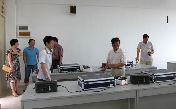 ��ɽ��ѧ�豸��ʵ���ҹ������������²���һ��5�˵���ɽ��ѧ�»�ѧԺ��ݸУ������ָ��