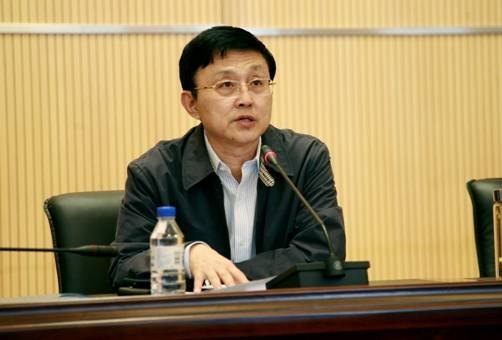 校党委副书记于健为辽宁大学师生做“高等教育今昔”专题报告