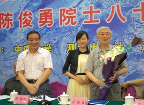 ��������Ϣ�Ƽ�������̳��12Ժʿ100��ѧ�߹���ʢ��