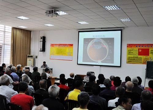 离退休工作处、校医院举办老同志健康知识讲座