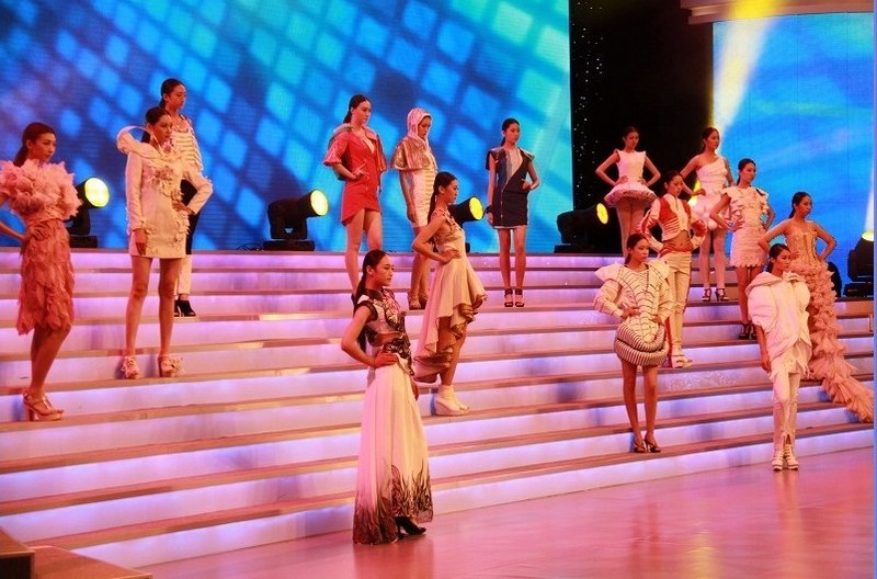 ����ʱ�о��������Ϻ��Ļ��㳡����������ѧӦ�����ݡ������ഺ2012�Ϻ������Ļ�����ʢ�䡱��ͼ��