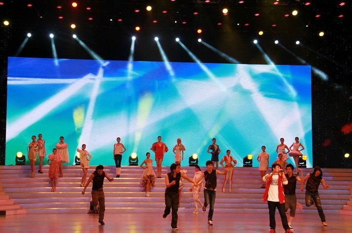 ����ʱ�о��������Ϻ��Ļ��㳡����������ѧӦ�����ݡ������ഺ2012�Ϻ������Ļ�����ʢ�䡱��ͼ��